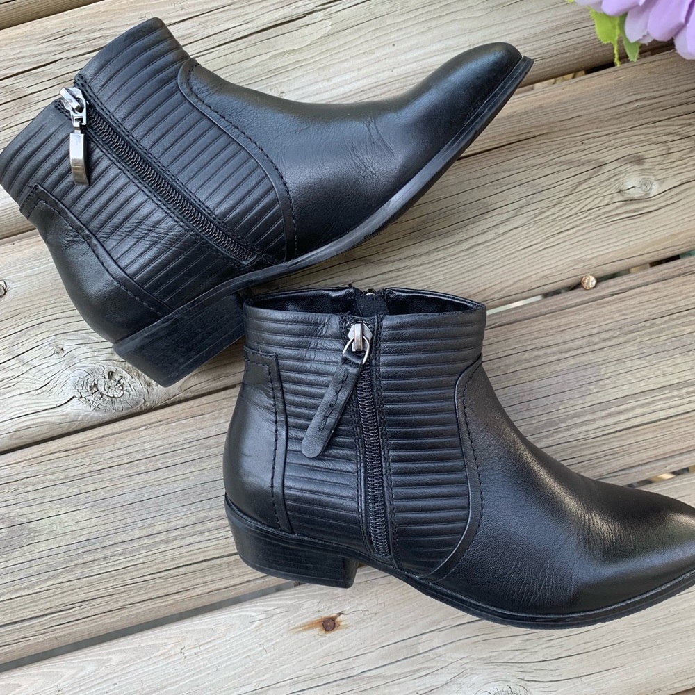 ARNOLD CHURGIN Ankle Boots